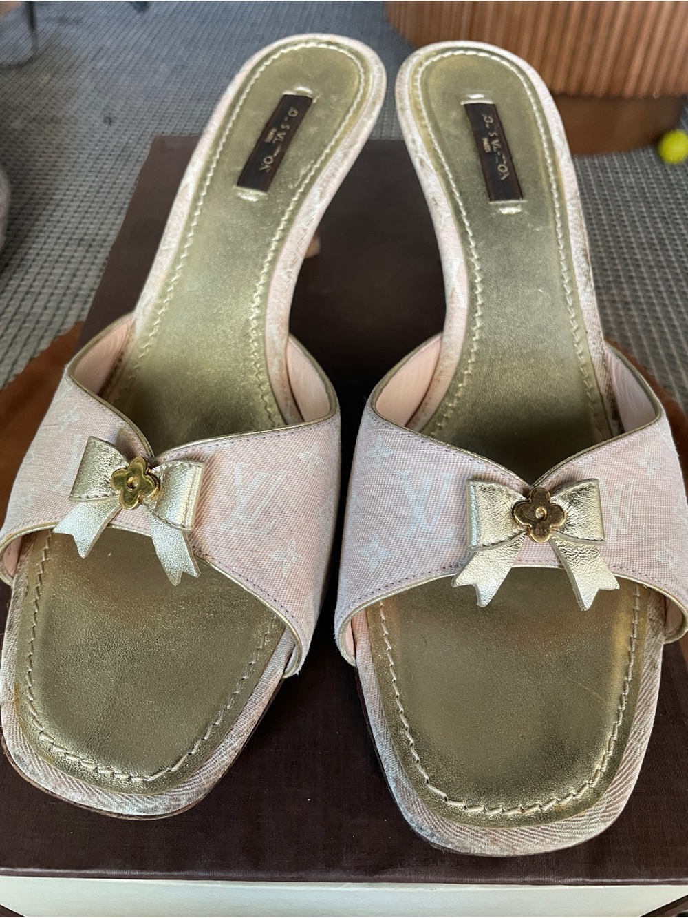 Lois Vuitton Pink Slip-On Bow Sandals